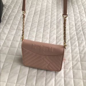 Tory Burch dusty pink bag. Detachable chain. Good condition.